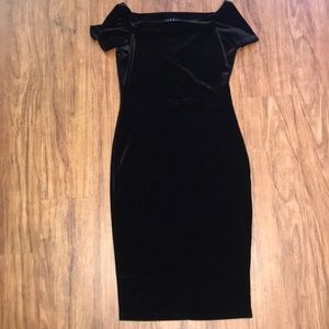 ELEGANT BLACK VELVET FITTED DRESS, Size S